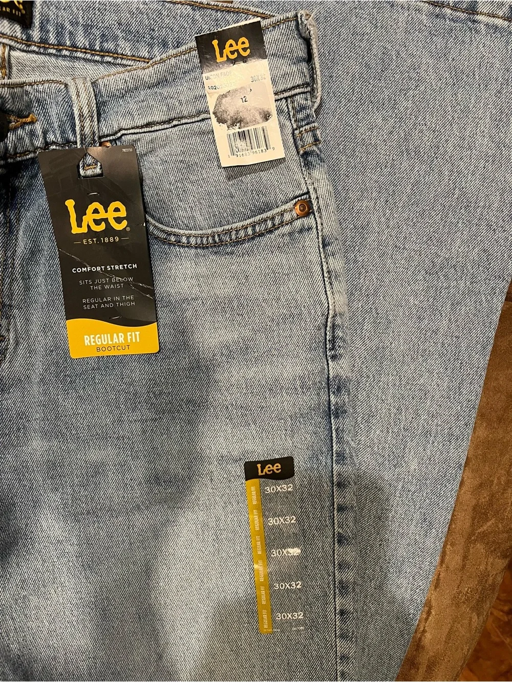 Lee Men’s Bootcut Jeans in Regular Fit and Light Wash